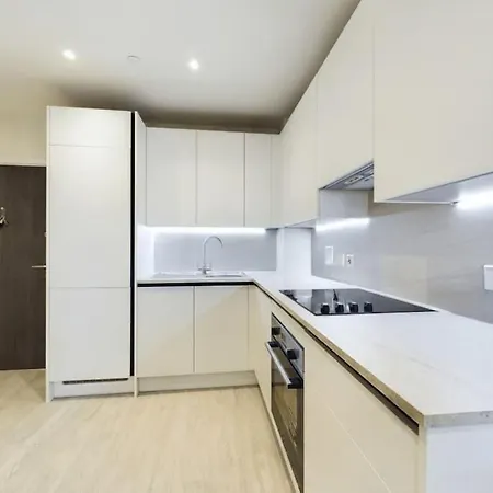 Luxury & Bright Apartment-Near Tube & Shops -Gym Access Hatch End Exterior photo