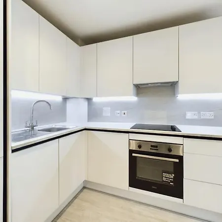 Luxury & Bright Apartment-Near Tube & Shops -Gym Access Hatch End Exterior photo