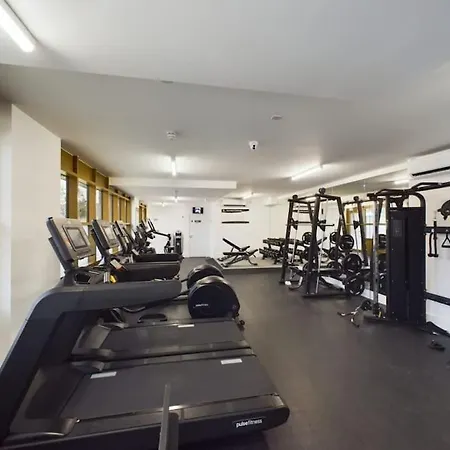 Luxury & Bright Apartment-Near Tube & Shops -Gym Access Hatch End Exterior photo