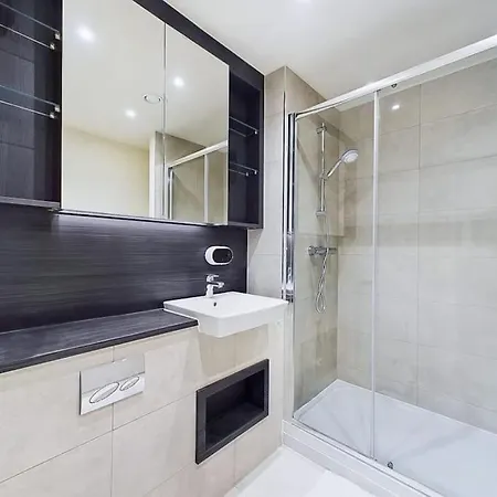 Luxury & Bright Apartment-Near Tube & Shops -Gym Access Hatch End Exterior photo