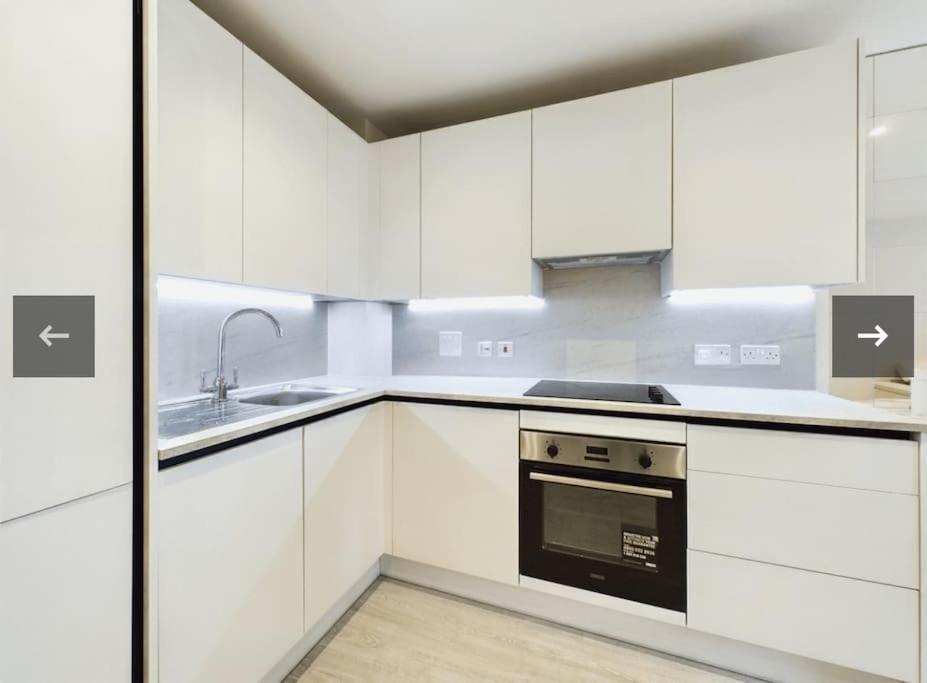 Apartment Luxury & Bright Apartment-near Tube & Shops -gym Access Hatch End