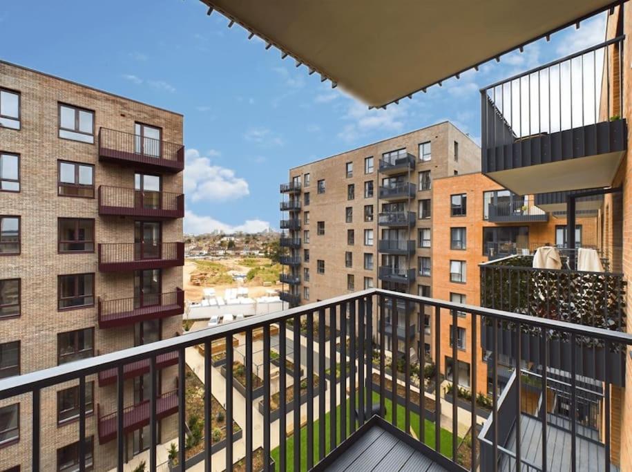 Luxury & Bright Apartment-near Tube & Shops -gym Access Apartment Hatch End